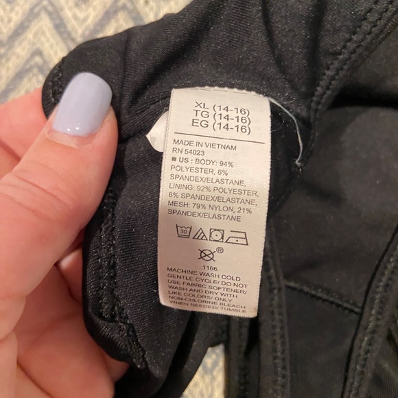 Old Navy Active Girls Black Sports Bra Sz 14–16 - Picture 3 of 4